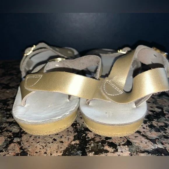💥 Hoy SUN SAN SALTWATER gold leather cutout heart sandals Girls size 10 - Picture 5 of 10